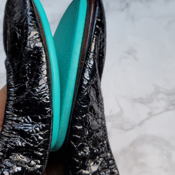 Tieks obsidian black croc patent leather ballet flats with box and flower - Picture 15 of 17